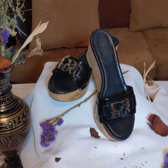 Coach ladies slip on wedge - Picture 2 of 9